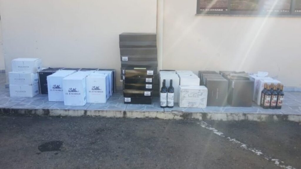 PM apreende 350 garrafas de vinho argentino em Porto União