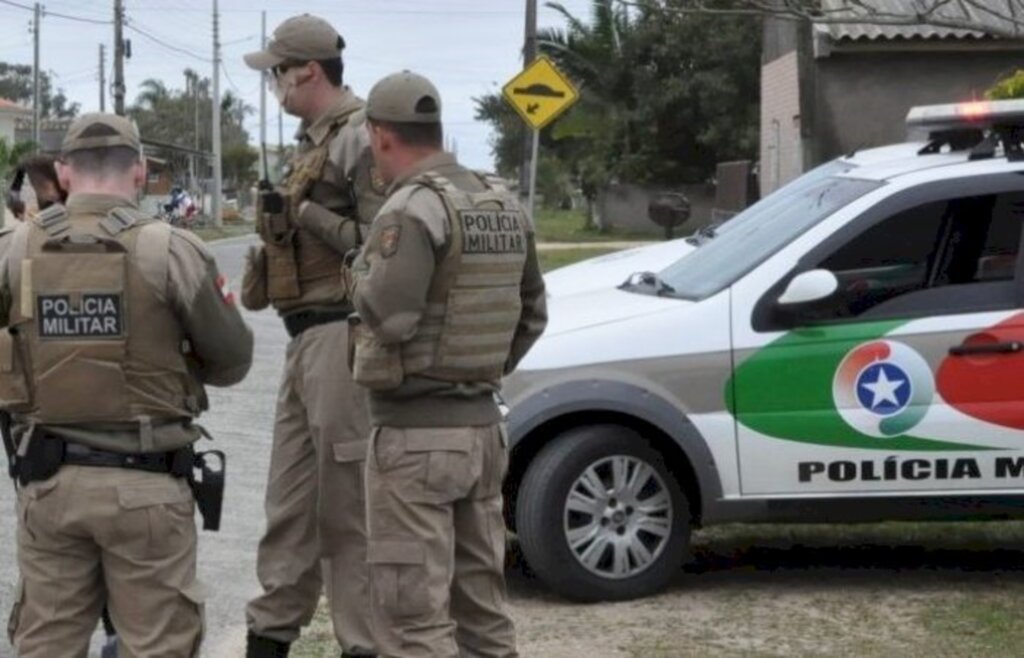 Moradores conseguem segurar suposto ladrão até chegada da PM no Jardim Esperança