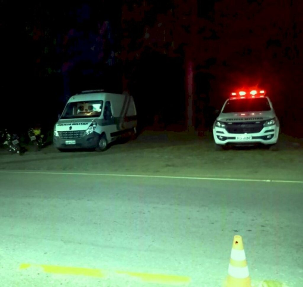 Por baseado, condutor tenta fugir de barreira da PM