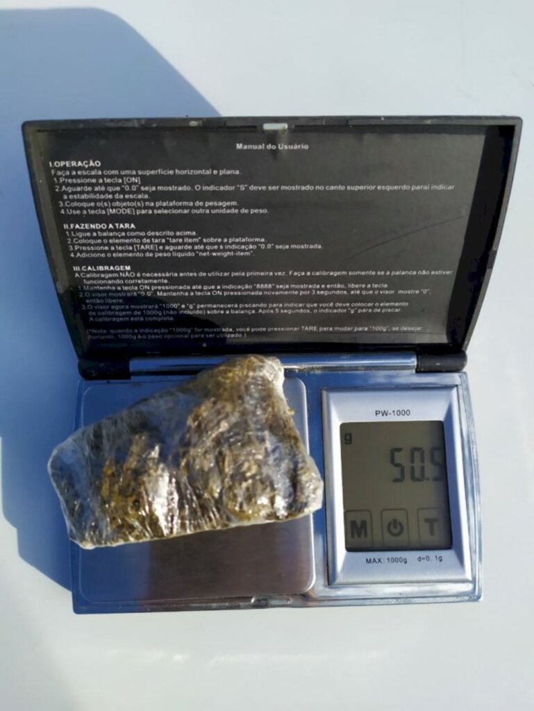 PM encontra 50g de maconha em carro de condutor que tentou fugir de blitz