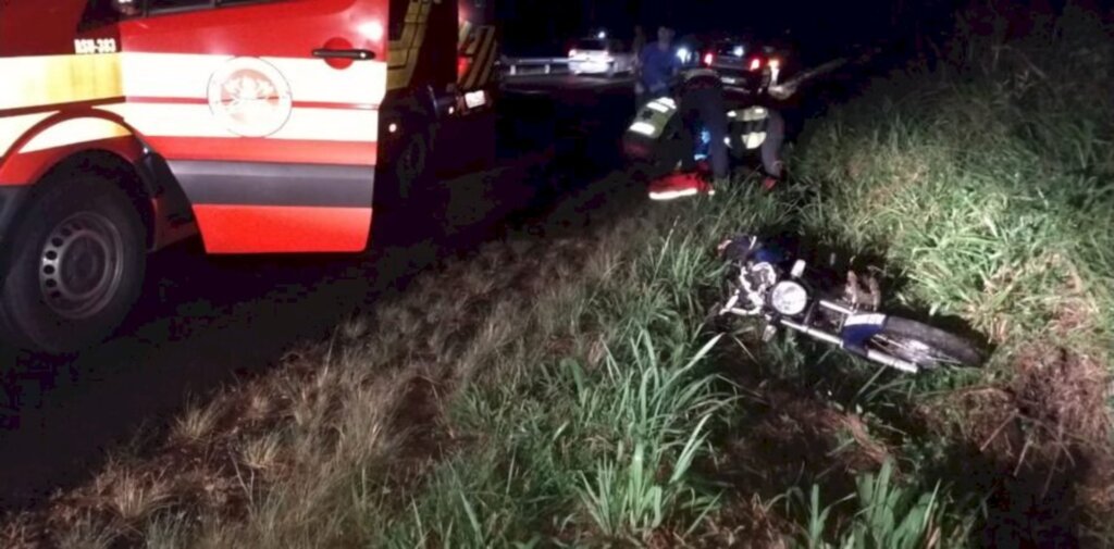Queda de moto: Motociclista fica ferido na BR 280, no bairro Piedade