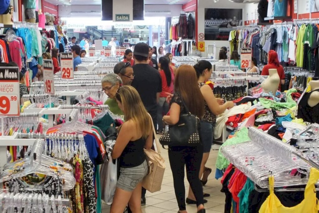 Comércio em SC apresenta sinais de melhora em fevereiro, aponta IBGE