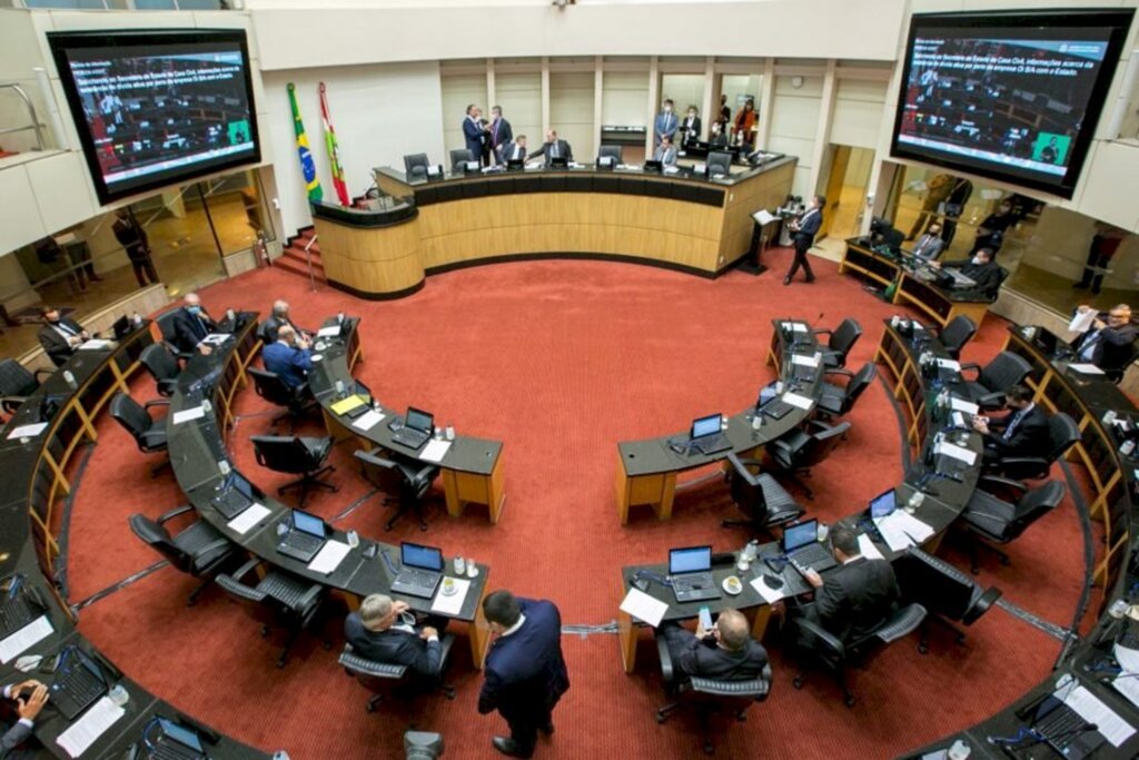 Deputados de SC discutem sobre o tratamento precoce e lockdown