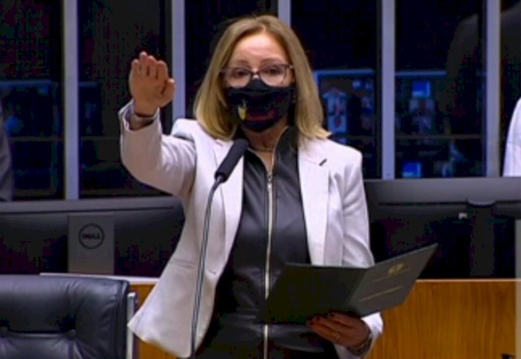 NORMA PEREIRA TOMA POSSE COMO DEPUTADA FEDERAL