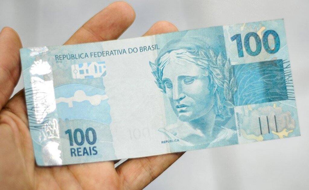 Mulheres tentam passar notas falsas de R$ 100 em mercado de Canoinhas