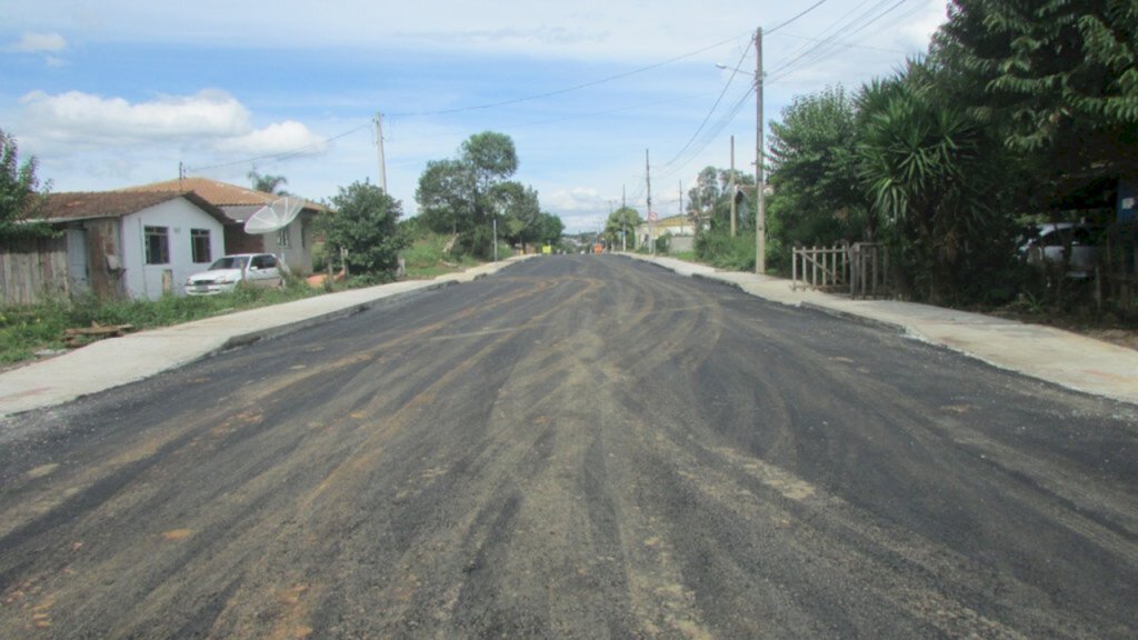 Rua Santo Antônio, no São Cristóvão, recebe asfalto numa extensão de 286 metros lineares