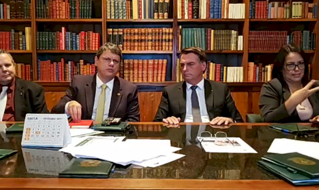 Bolsonaro diz que impostos federais sobre gás e diesel serão zerados