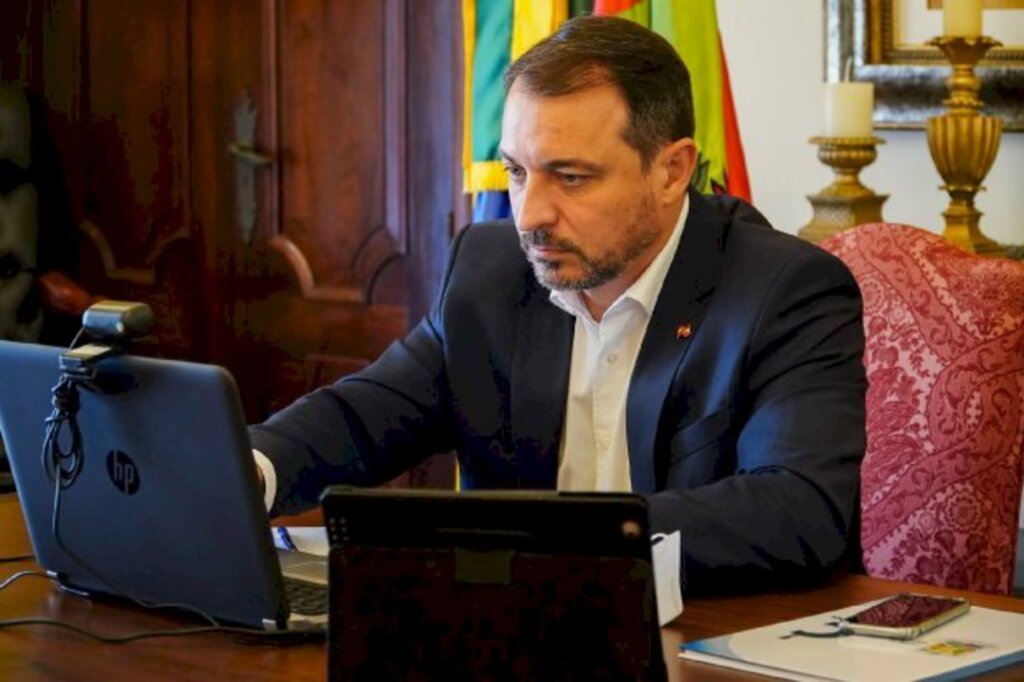 Em reunião com governadores, Pazuello afirma que Ministério da Saúde prevê imunizar 100% da população dos grupos prioritários até junho