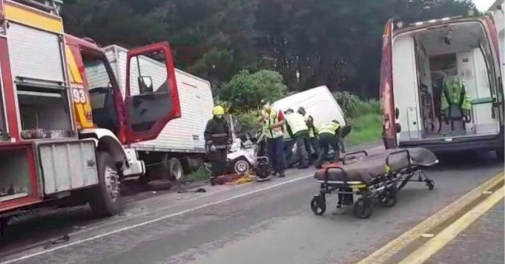 Colisão entre caminhão e fiorino leva uma pessoa a óbito na BR-280 em Três Barras