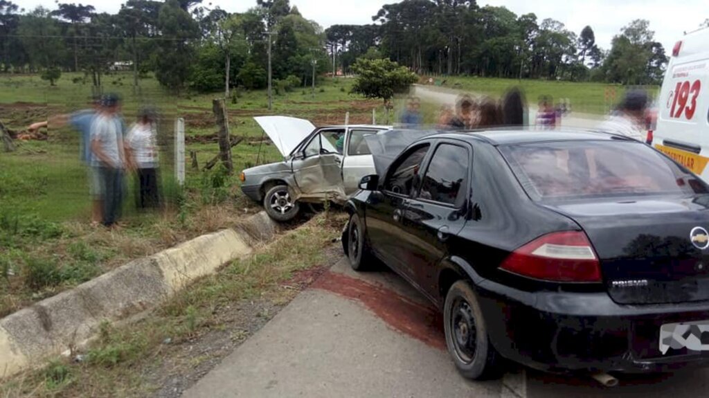 Acidente na SC 477, em Itaiópolis, deixa motorista de Gol ferido