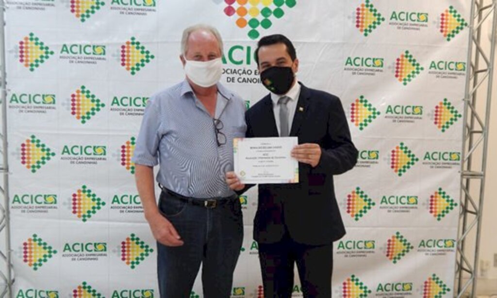  - Reinaldo de Lima recebendo a posse pelo presidente do Conselho Superior, Alfredo Lang Scultetus/Divulgação/ACIC