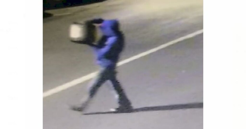 Homem é flagrado por câmeras furtando no centro de Canoinhas