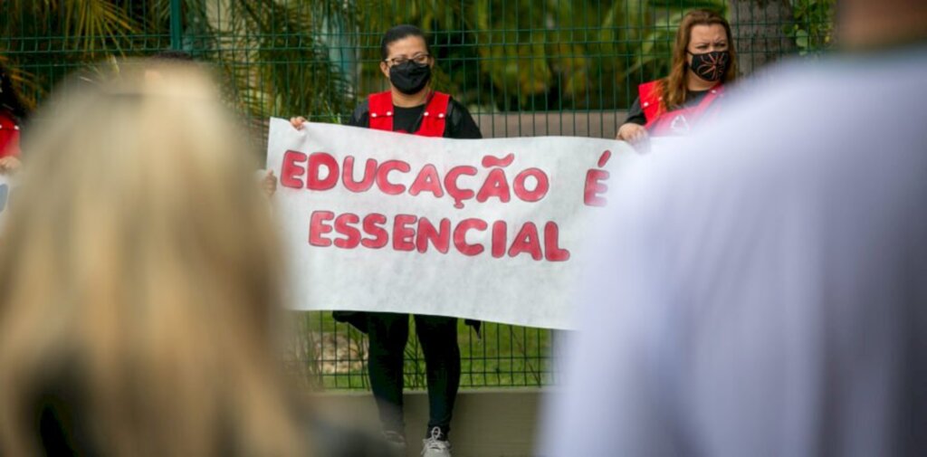  - Em frente à Assembleia Legislativa, manifestantes pedem a retomada das aulas presenciais no Estado/Rodolfo Espínola/Agência AL