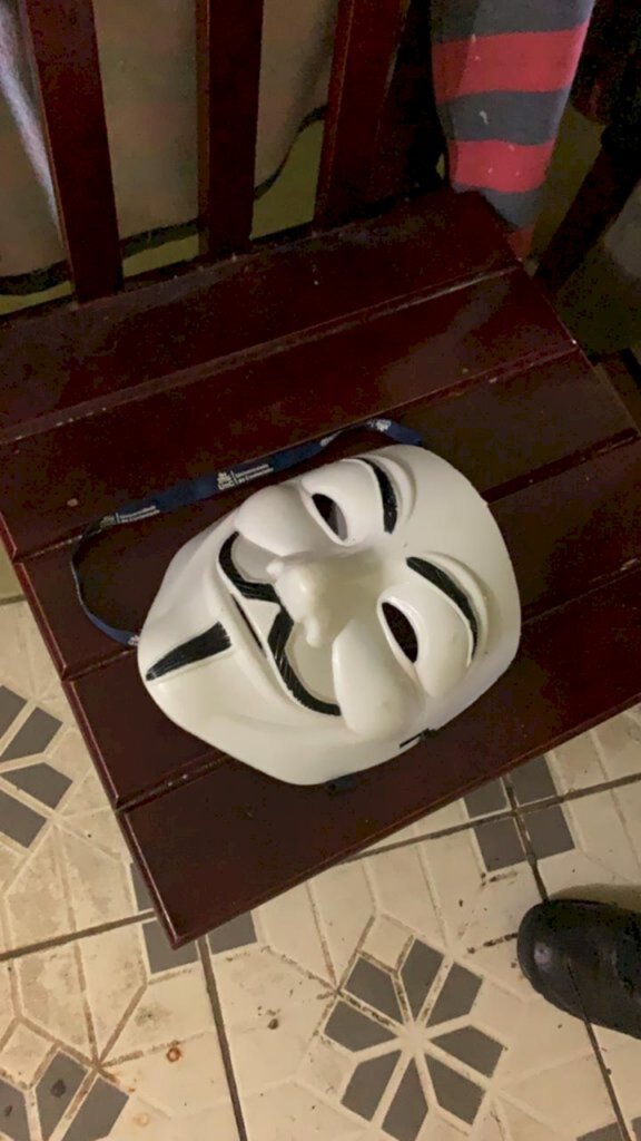  - Suspeito utilizou uma máscara parecida com a do seriado La Casa de Papel/Divulgação/Polícia Militar