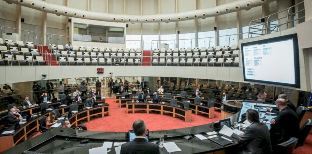 Definidos deputados que vão compor tribunal do 2º pedido de impeachment