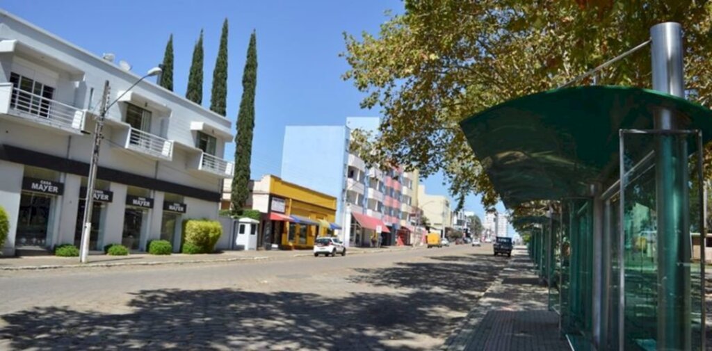 Homens trocam agressões na praça Lauro Müller, em Canoinhas