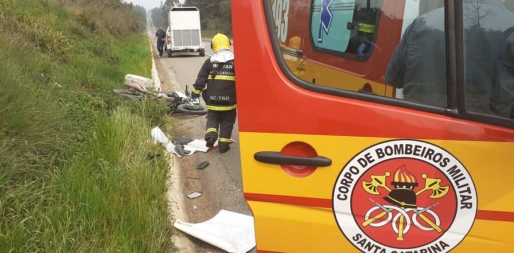 Motociclista fica ferido em colisão na BR 280, em Três Barras