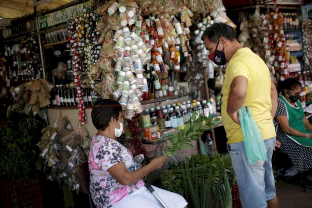 Pesquisa diz que falta de coordenação entre cidades fez aumentar casos de covid