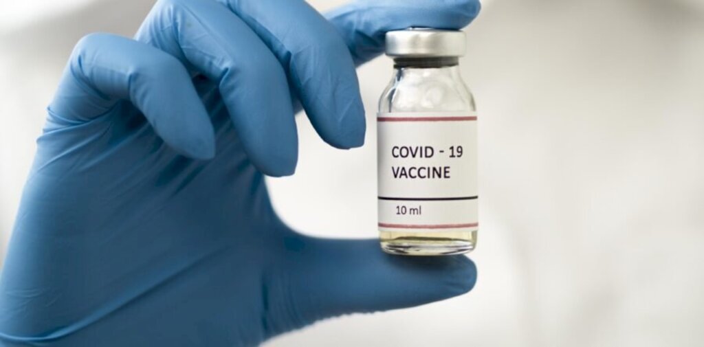 Covid-19: suspensão de teste de vacina deixa cronograma indefinido