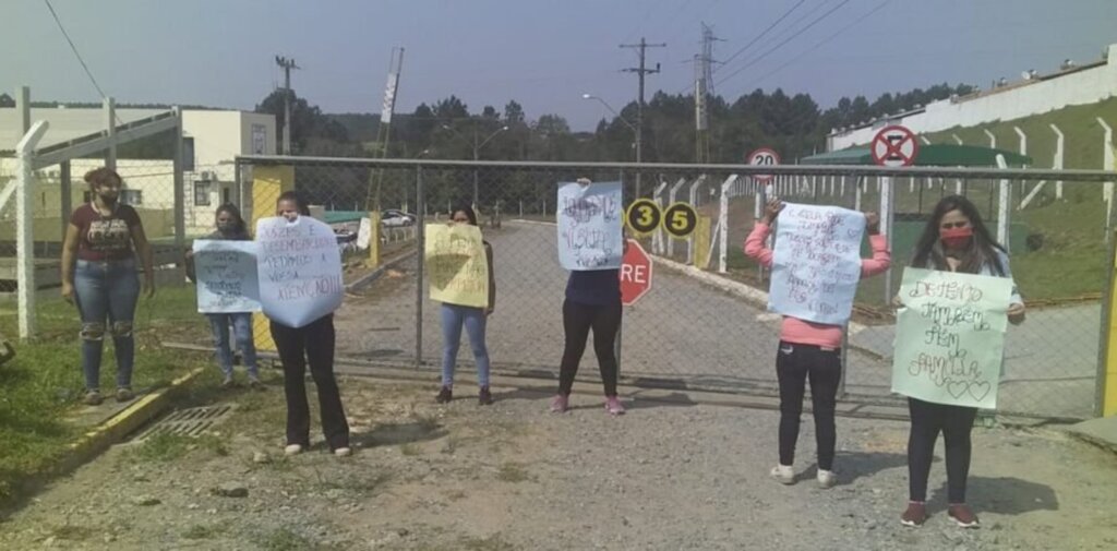  - Manifestantes protestam na UPA de Canoinhas/Divulgação