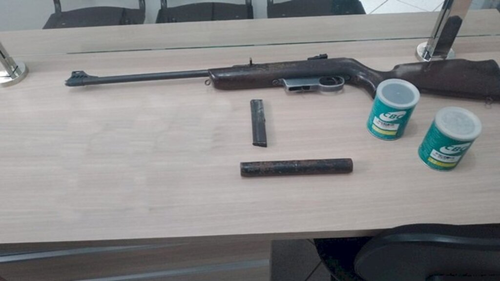 Suspeito de disparos é preso por posse ilegal de arma em Paula Pereira