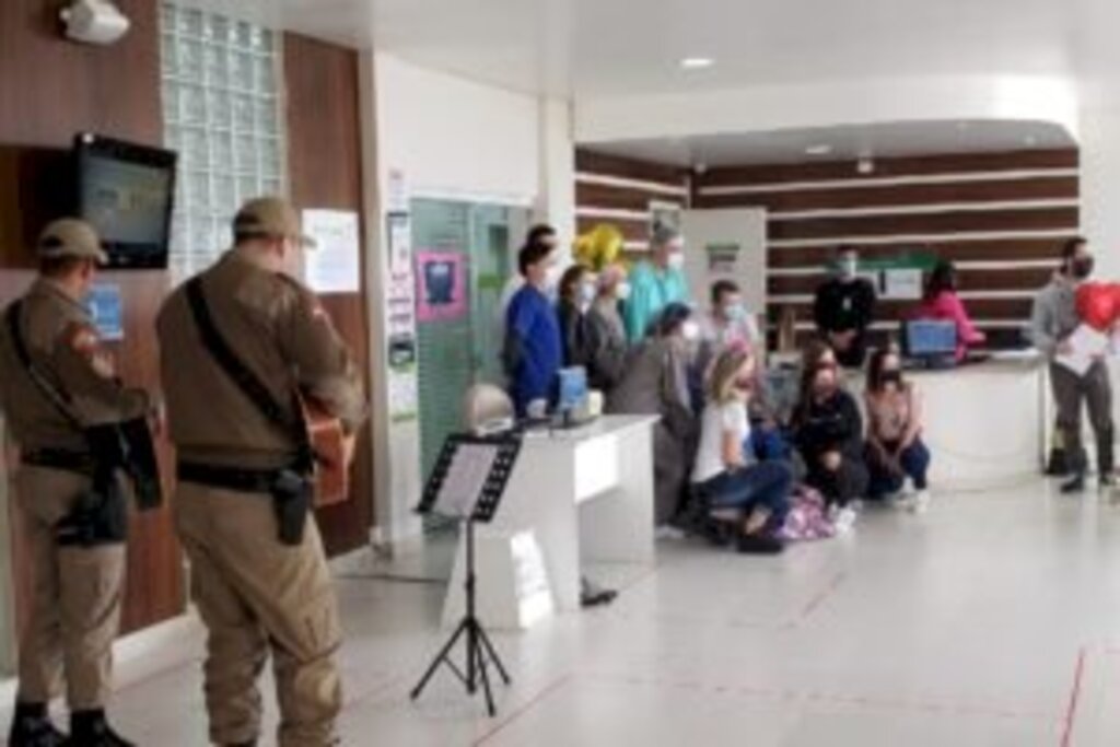 Depois de 31 dias internado na ala covid-19 do Hospital Santa Cruz de Canoinhas, paciente ganha alta