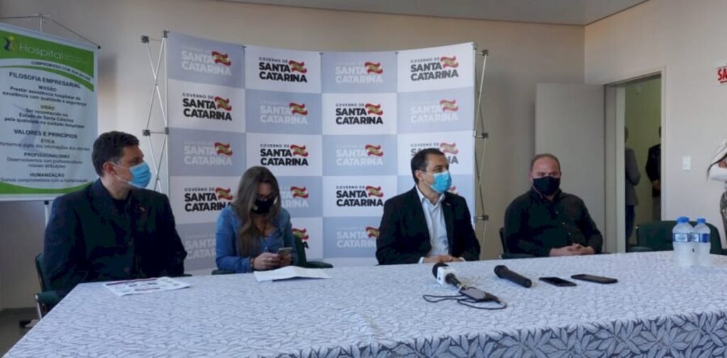  - Governador estava acompanhado do secretário adjunto da Saúde, deputada Paulinha e deputado Fabio Schiochet/Edinei Wassoaski/Divulgação