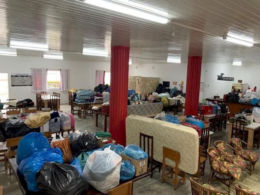 Voluntários arrecadam materiais de construção para atingidos por tornado em Irineópolis
