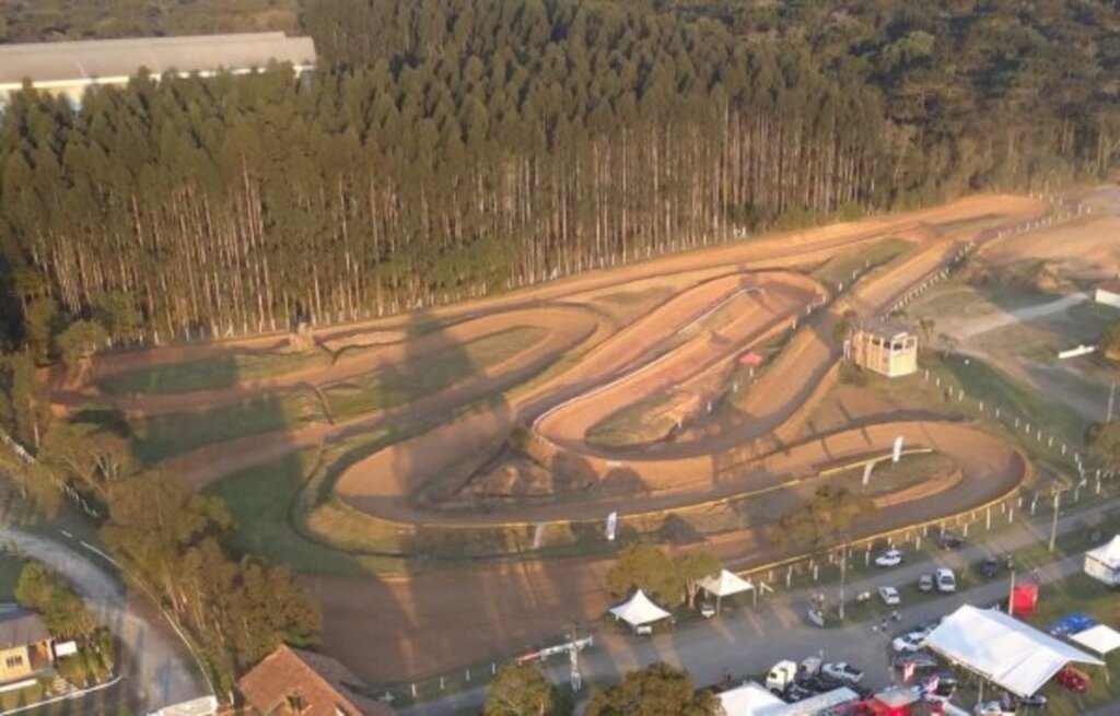 Polícia Militar flagra aglomeração no Parque de Exposições de Canoinhas