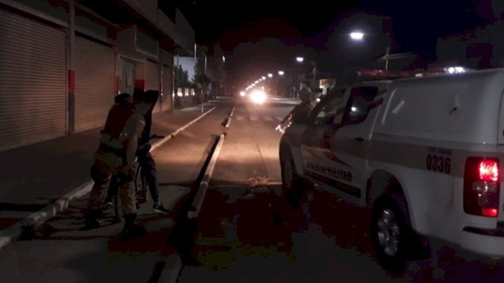 Polícia Militar recolhe dois veículos durante operação de ostensividade