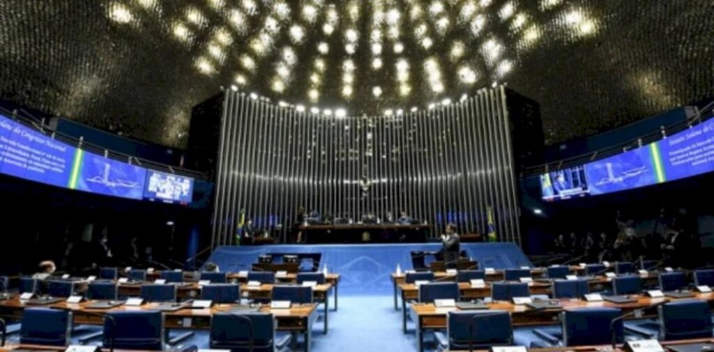 Senado aprova texto-base da PEC que adia eleições para 15 de novembro