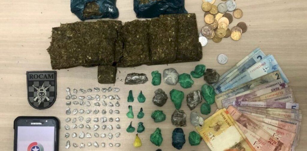 PM apreende quase 1kg de maconha e outras drogas em Três Barras