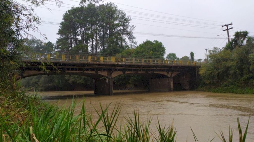 A chuva tão esperada fez com o nível do Rio Canoinhas voltasse à normalidade.