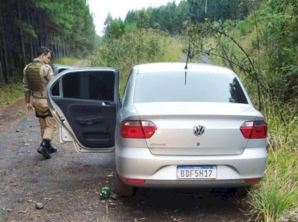 PM encontra veículo utilizado em roubo bancário em Três Barras