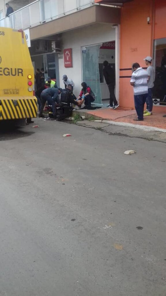 Carro forte é alvo de assalto em frente a agência do Bradesco de Três Barras