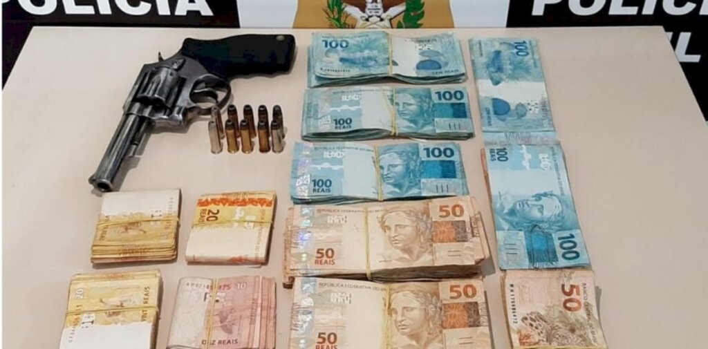 Polícia Civil de Papanduva apreende drogas, munição e R$ 23 mil