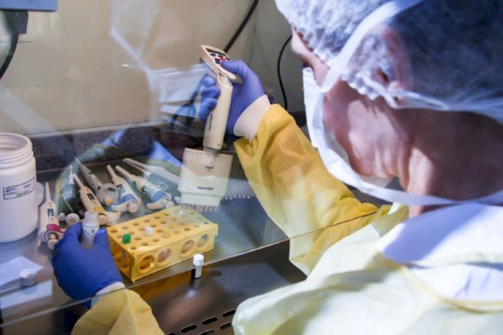 Lacen realiza 16 mil exames para covid-19 em dois meses