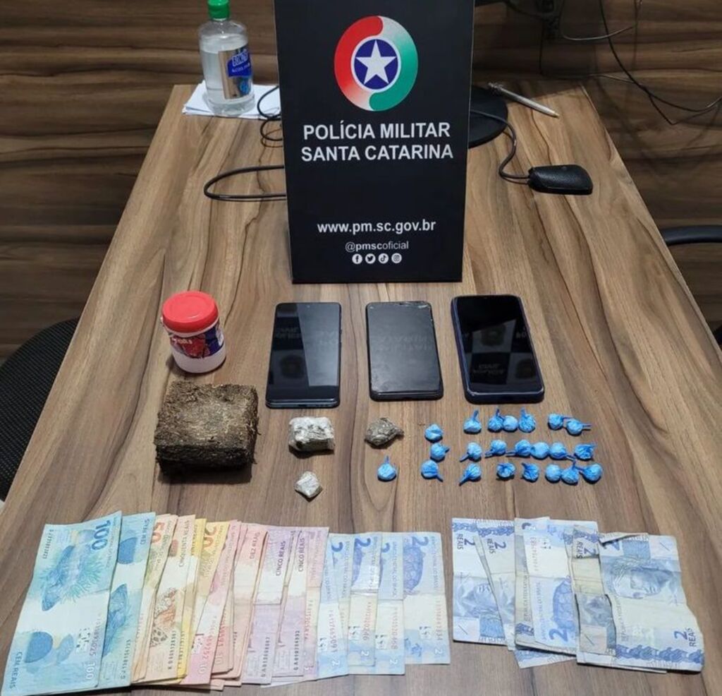 34° Batalhão da PM deflagra operação em combate as drogas nas boates de Imbituba