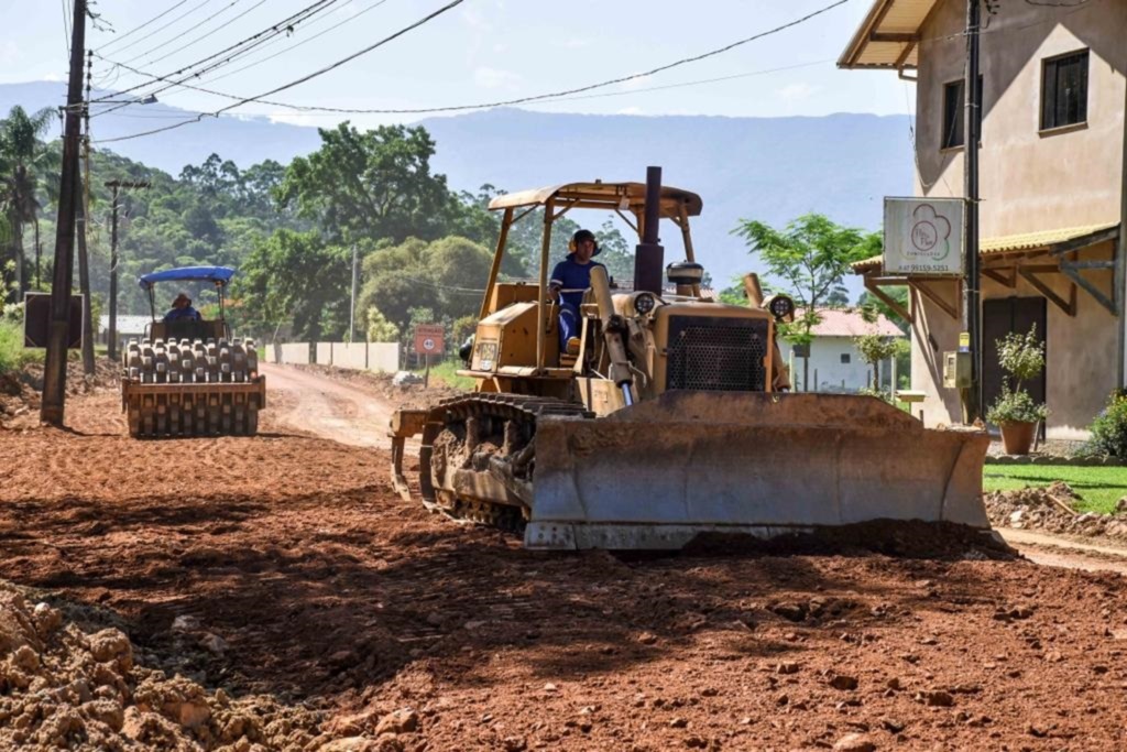 Obras de pavimentação da Rua Indaial, no bairro Ilse, avançam para nova etapa