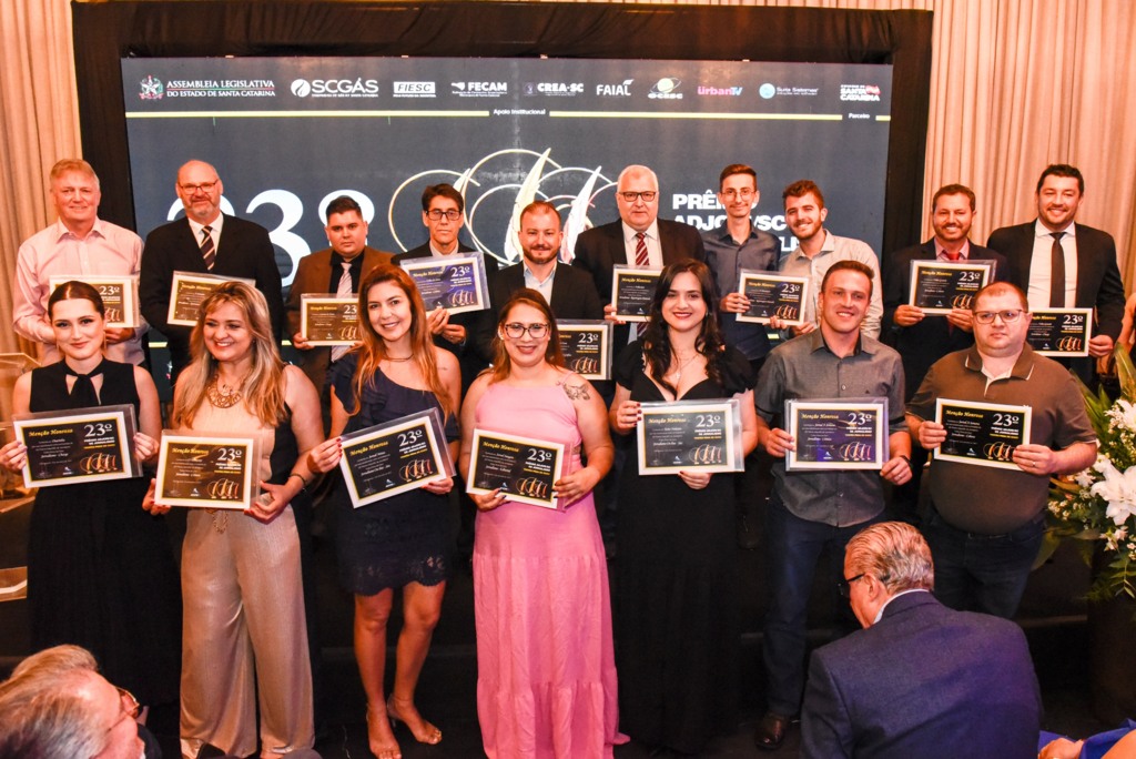 17 Jornais e 4 acadêmicos foram agraciados com menções honrosas no 23º Prêmio Adjori/SC de Jornalismo
