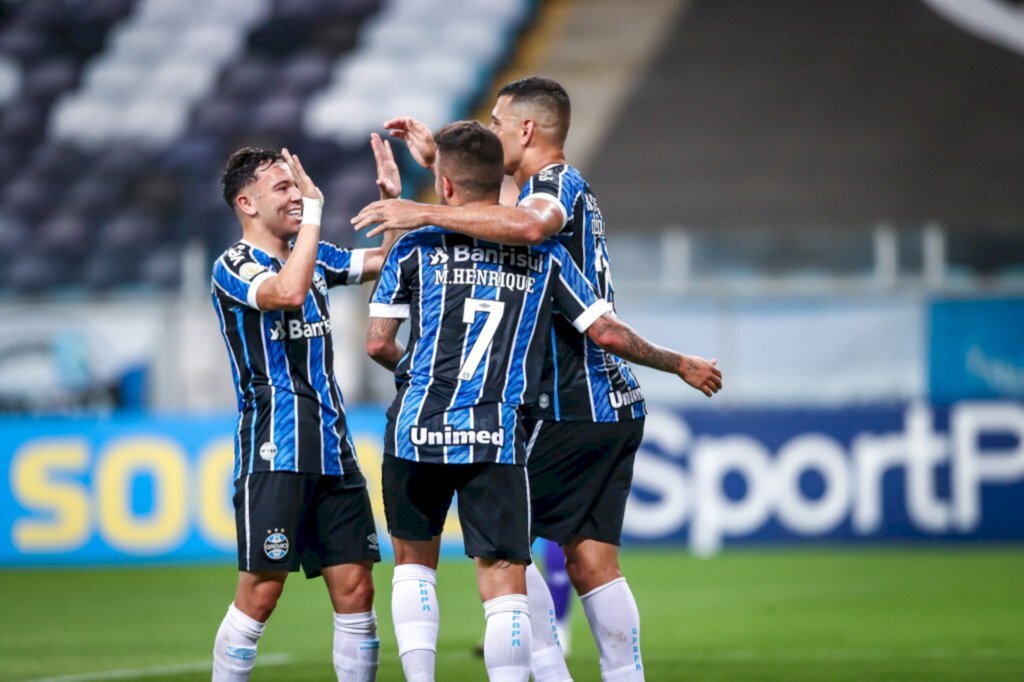 Grêmio vence o Ceará e Inter perde para o Santos