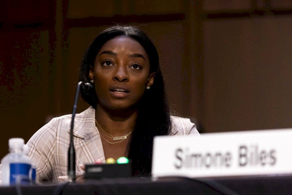 Simone Biles envia carta ao Congresso e pede dissolução no Comitê Olímpico dos EUA