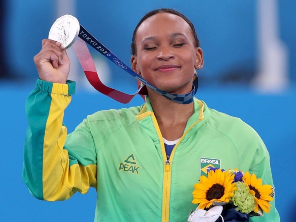 Rebeca Andrade conquista prata para o Brasil na ginástica