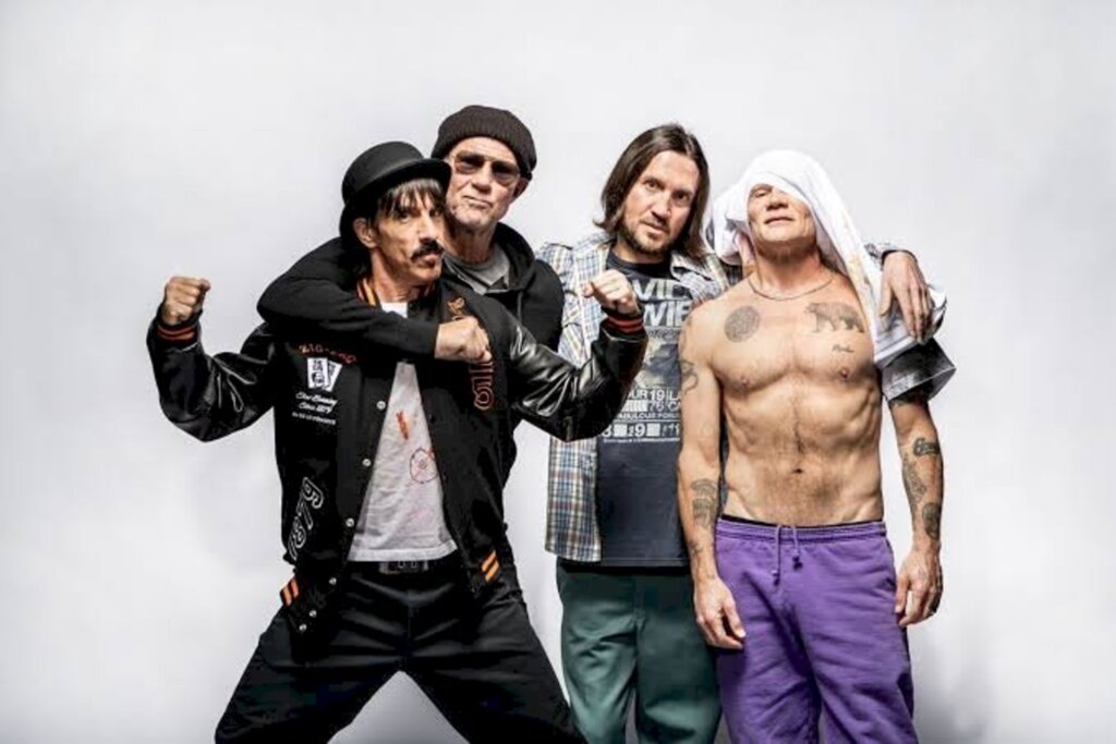 Red Hot Chili Peppers lidera as paradas com dois discos em um ano e vira marco