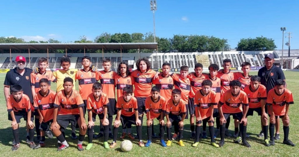 Amistoso do União Borges reúne 147 atletas jovens no estádio municipal