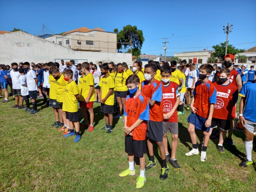 Festival de esportes de grama marca a retomada da prática esportiva no meio escolar