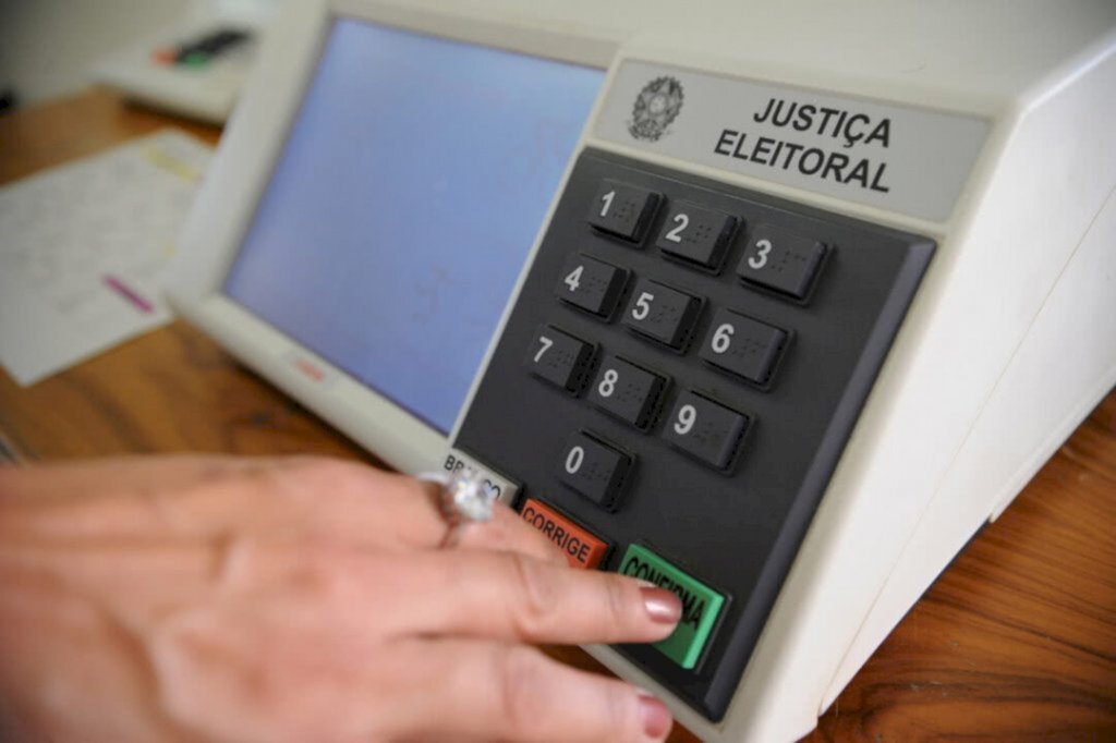 Muito votados sem mandato e 'efeito Tiririca': entenda como funciona o quociente eleitoral