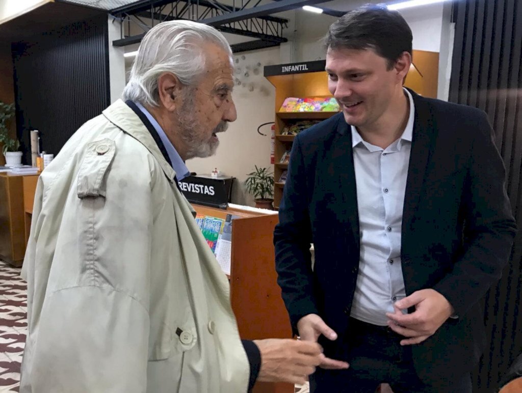 Divulgação - Professor Fernando Giorgis e o secretário de Cultura e Turismo João Schardosim , em um dos eventos da Semana dos 211 anos de Bagé