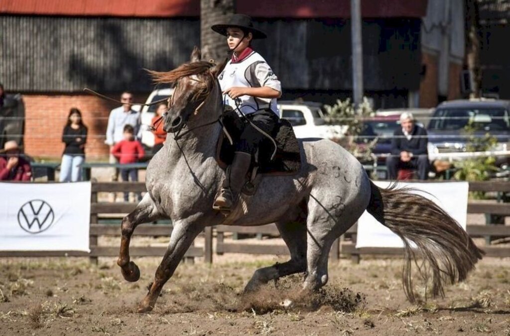 Mais jovem ginete da região é destaque no Uruguai