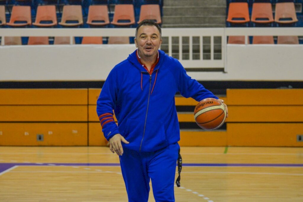 Basquete recebe técnico Zeljko Vasiljevic